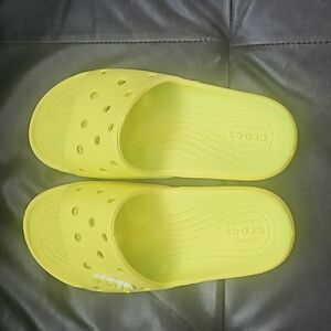 Crocs women flip flops worn 3x fits like a size 10m